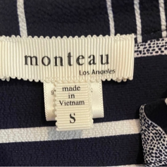 Monteau Tie Waist Striped Dress Size Small -blue & white
97%poylester 3% Spandex - Picture 3 of 4